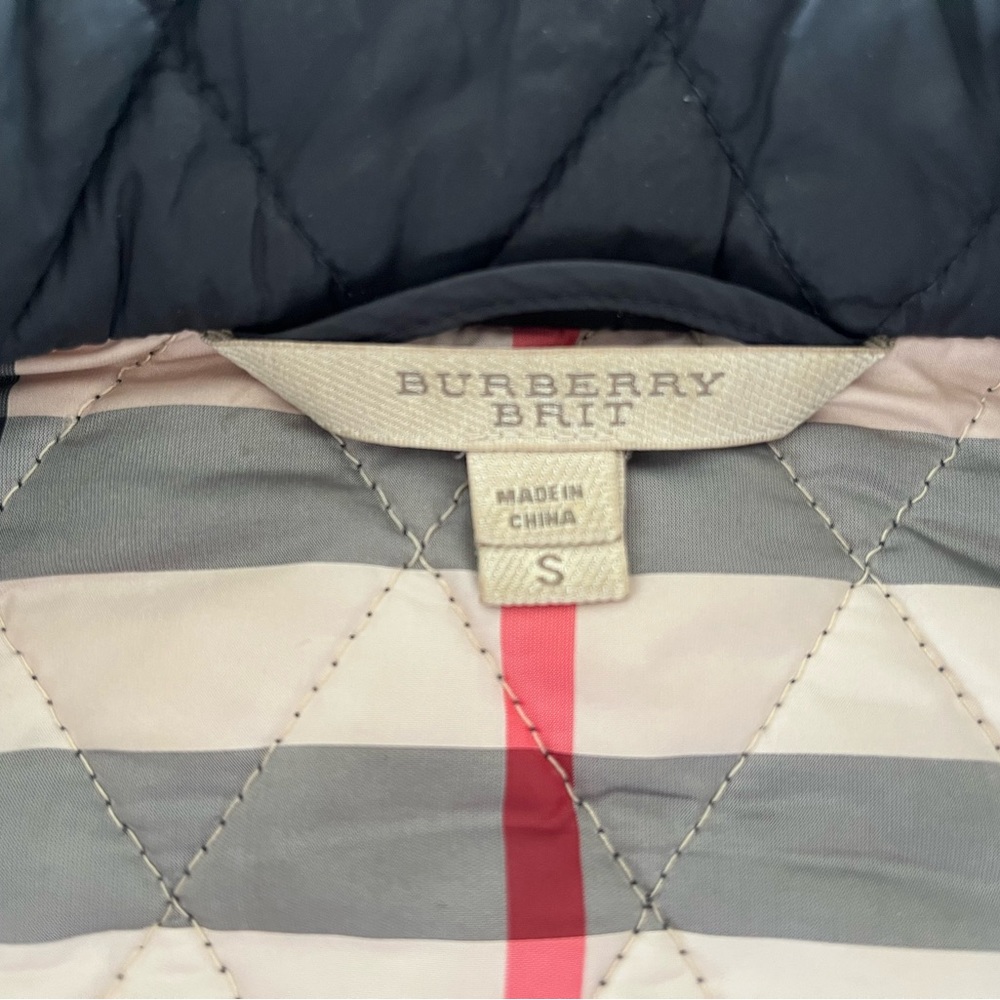 Burberry - Jacket / Puffer Coat - Black Quilted w/ Fitted Silhouette - Zip Front - Picture 9 of 16